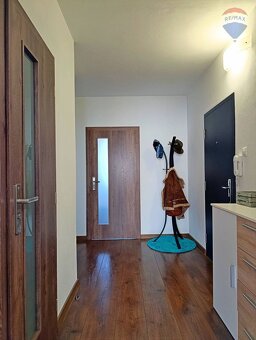 Prerobený 3-izbový byt v pokojnej zelenej časti Podbrezín - 14