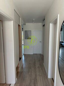 KRÁSNY 3 izb.rodinný dom v slepej ulici s veľkým záhradným d - 14