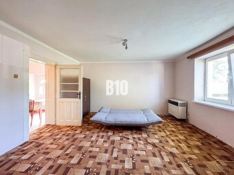 Rodinný dom s veľkým pozemkom (4641 m2)  - Ondrejovce - 14