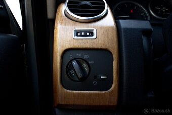 Land Rover Discovery   HSE + Convenience Pack - 14