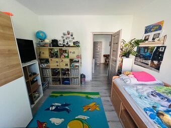 Na predaj pekný 3 izbový byt po rekonšt.aj so zariadením BR - 14