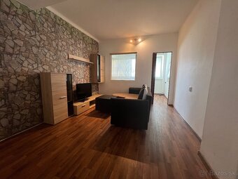 Na predaj 3 izbový byt v Brezne 71m2,centrum,park, - 14
