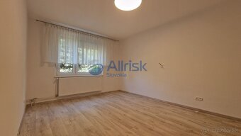 Na predaj: Priestranný 3-izbový byt s bonusovým priestorom v - 14