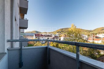 Veľkometrážny 4 izbový byt s podzemným parkovacím... - 14