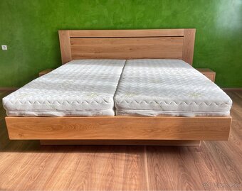 Dubová posteľ s úložným priestorom a stolíkmi - 14