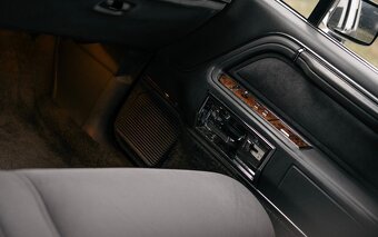 Lincoln Towncar - 14