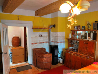 Drevenička v centre krásnej obce Papradno na predaj - 14