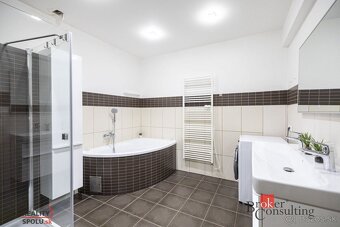 Moderný 3 izbový byt na predaj Banská Bystrica, priestranný  - 14