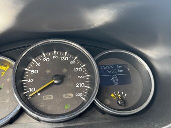 RENAULT FLUENCE 1.6 - 14