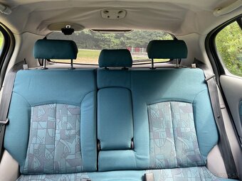Nissan Almera N16 hatchback - 14