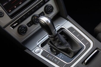 Volkswagen Passat Variant 2.0 TDI DSG - 14