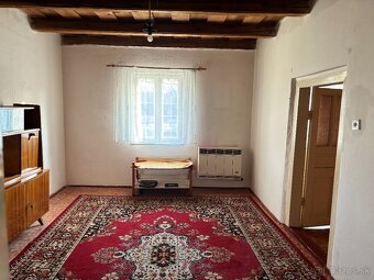 Na predaj: Rodinný dom s veľkým pozemkom a garážou – Veľaty - 14