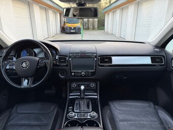 VW Touareg II 3.0 TDI V6 Executive - 14