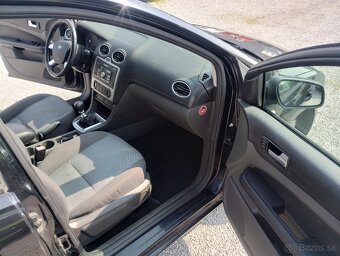 Ford Focus Kombi 2.0 TDCi Ghia - 14