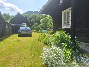 Murovaný dom s dreveničkou na krásnom a tichom mieste s ve - 14