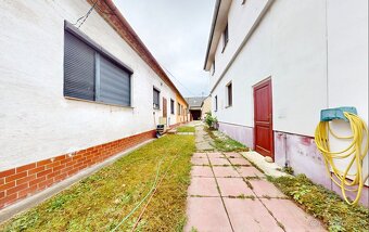 Rodinný dom s 2 bytovými jednotkami - 14