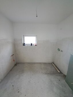 Predaj skolaudovaný 4-izbový rodinný dom RD02 s prístreškom - 14