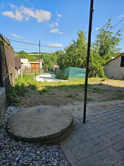 Slnečný dom s veľkým pozemkom a krásnym výhľadom pod horami - 14