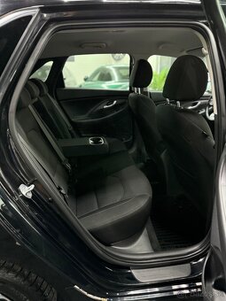 Hyundai i30 2022 1.5dpi atmosféra 81kw benzín FAMILY 1majitľ - 14