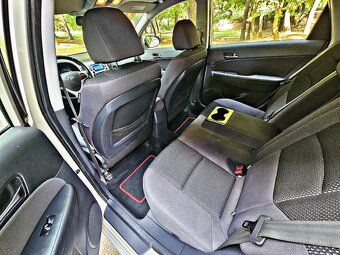 Hyundai i30 Combi family 1.6 benzín 93kW - 14