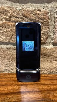 Motorola legendárne mobily RAZR V3/SLVR L7e/KRZR K1 - 14