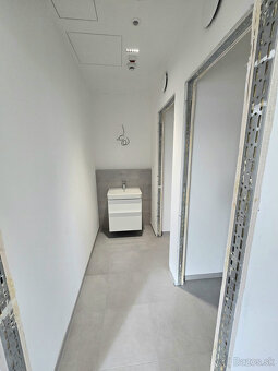 Kancelária s výhľadom na Downtown projekt ZWRIN - 14