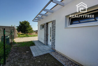 Na predaj skolaudovaný 4i RD s pozemkom 596 m² v Malej Pake. - 14