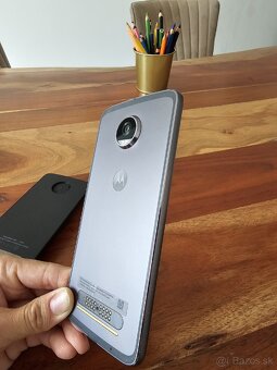Motorola Moto Z2 Play + Hasselblad True Zoom - 14