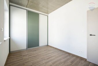 PRENÁJOM: KANCELÁRIE - DUNAJSKÁ STREDA, CZIBÓKOVÁ UL. - 14
