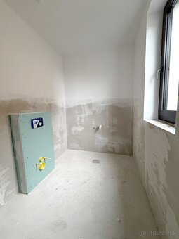 MODERNÝ DVOJDOM V POVODE- VEĽKÝ POZEMOK - 14