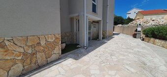 Zariadený 2-izbový apartmán, Novalja, Chorvátsko - 14