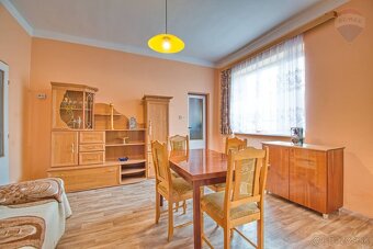 Na predaj priestranný vidiecky rodinný dom v obci Baka, poze - 14