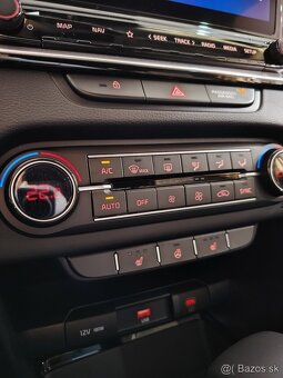 Kia Ceed 1,5 T-GDi 7DCT Gold - 14