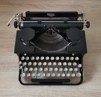 Luxusný starožitný písací stroj ROYAL P z roku 1931 - 14