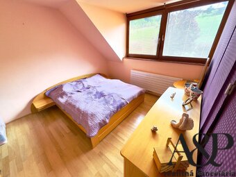 NA PREDAJ VÝNIMOČNÁ RODINNÁ VILA, POZEMOK 8000M2, PRIETRŽ, o - 14