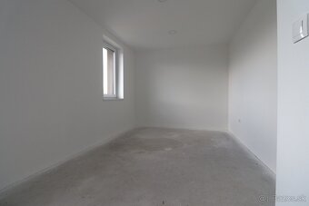 5-izbový  poschodový dvojdom v širšom centre mesta - 14