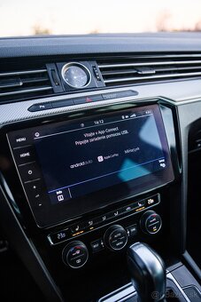 VW Passat R-LINE DSG Ťažné Virtual CarPlay ACC Lane-assist - 14