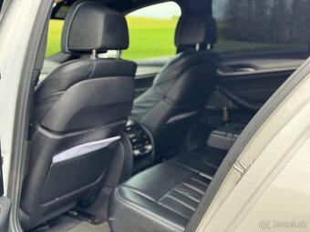 BMW 530xD G30 PLNÁ VÝBAVA - 14