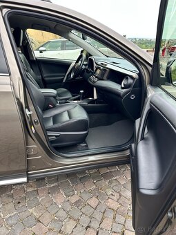 Toyota RAV4 2.2 l D-CAT Premium - 14