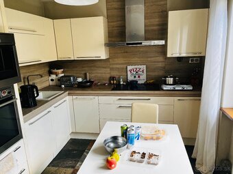 VÝNIMOČNÝ dvojgeneračný rodinný dom, 903m2, PO - 14