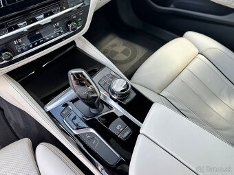 BMW M550i, xDrive, 1.MAJITEL, ČR, 2017, 4.4 BiTurbo V8, DPH - 14