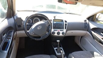 Prenájom vozidla KIA cee’d – spoľahlivé a úsporné auto - 14