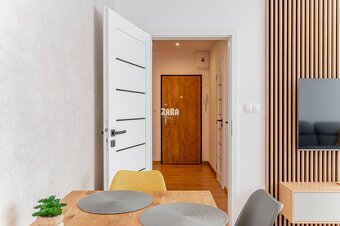 Tr.SNP - 2 izbový byt, loggia, 53 m2.Zariadený,KOMPLETNÁ REK - 14