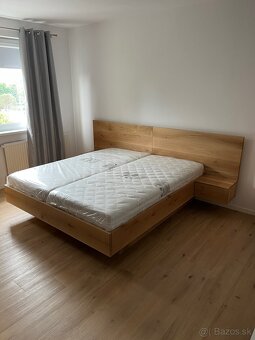 Levitujúca dubová posteľ - úložný priestor, nočné stolíky - 14