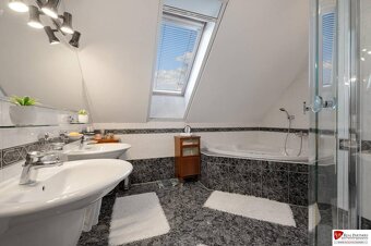 Predaj luxusná 5 izbová Vila,440 m2,pozemok 1061m2,garáž,baz - 14