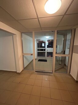 Veľmi dobre dispozične 1 izbový byt s loggiou v lokalite pod - 14