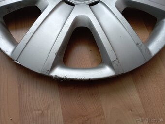 1ks puklica Skoda 15", Honda 14", VW 14" - 14