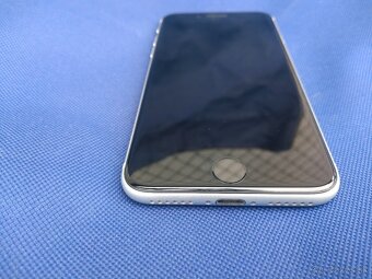 Apple iPhone SE (2020) - 14
