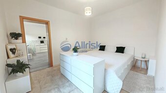 REZERVOVANÉ Rodinný dom s bazénom, letnou kuchyňou a vôňou d - 14