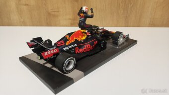 Max Verstappen 1:18 s figurkou - víťaz Monaco - 14